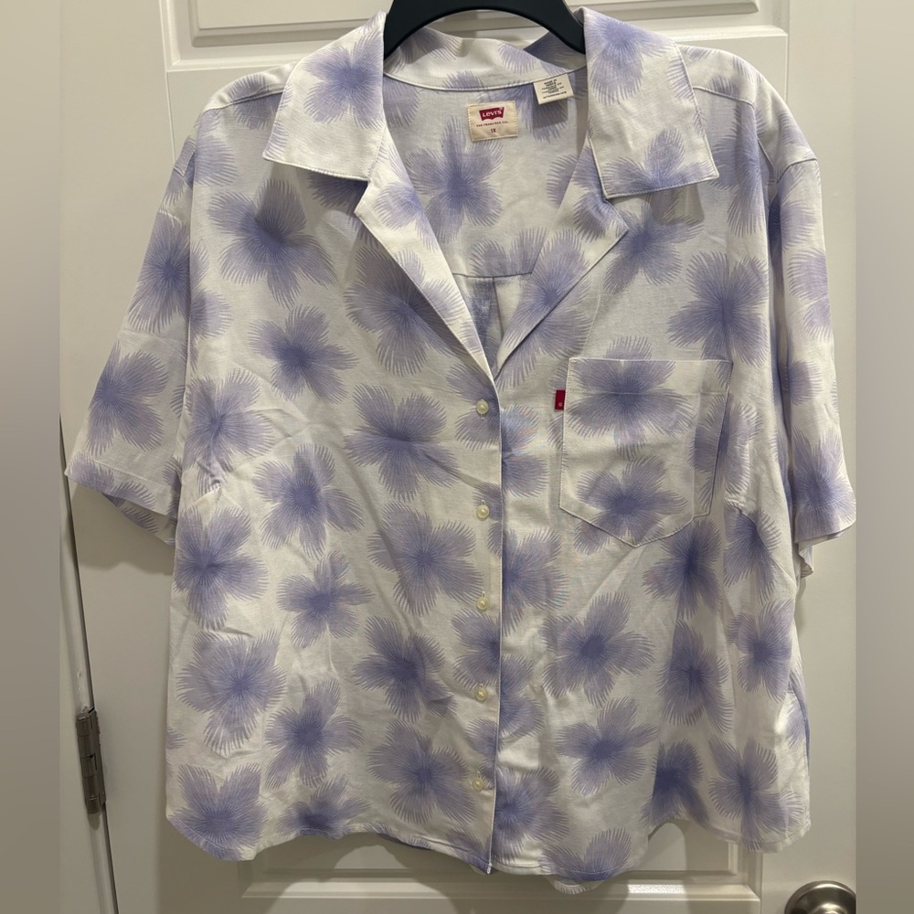 Floral Levi’s plus button up